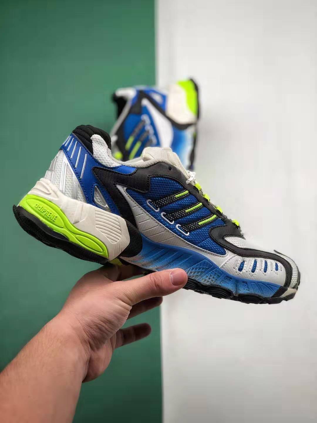 Adidas Consortium Torsion TRDC Solar EE7999 | Premium Footwear