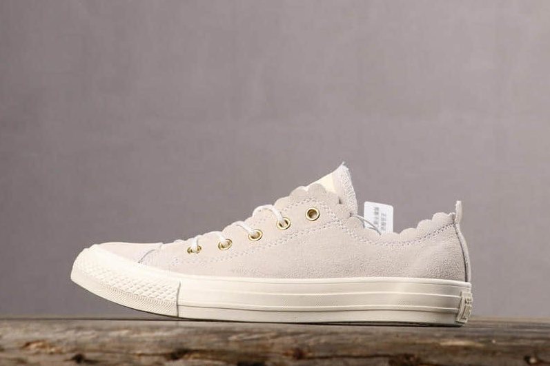 Converse Chuck Taylor All Star Creamy 563418C - Classic Style with a Cream Twist!