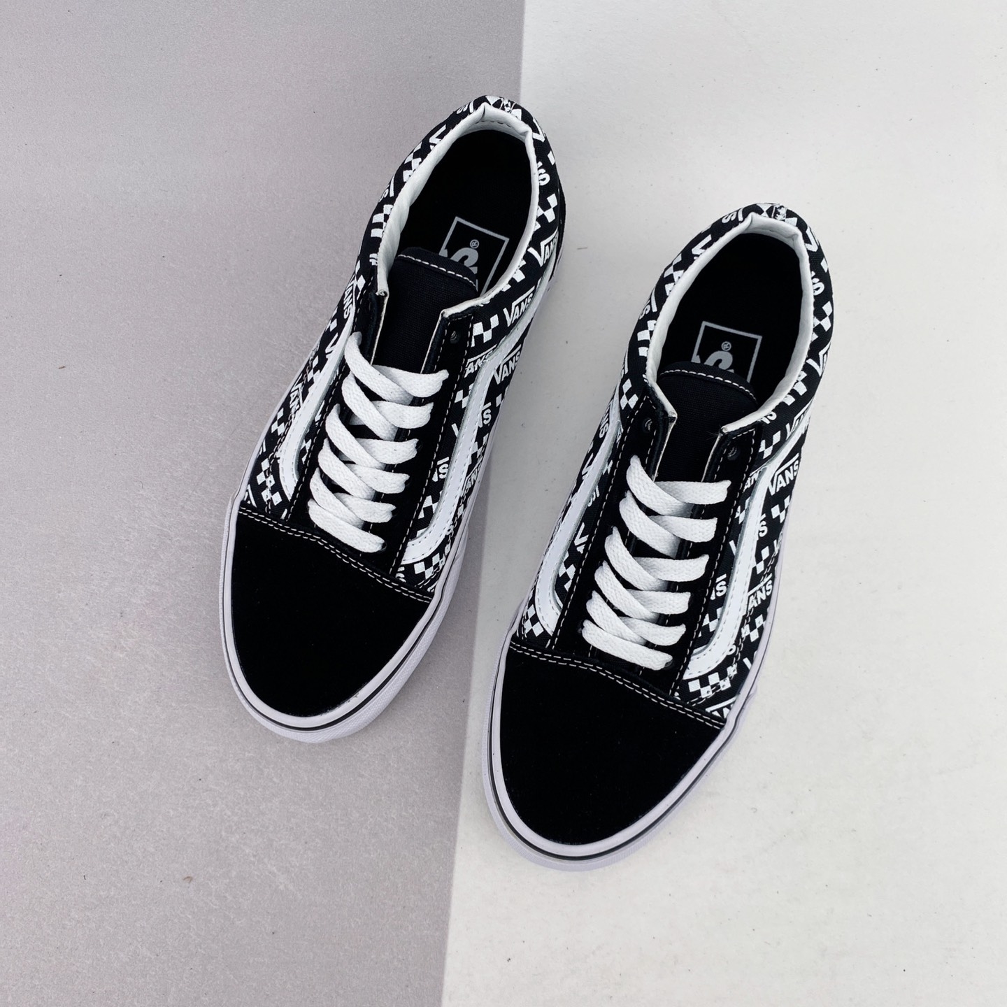 Vans Old Skool Logo Repeat Black | VN0A4U3BTEZ | Classic Shoes