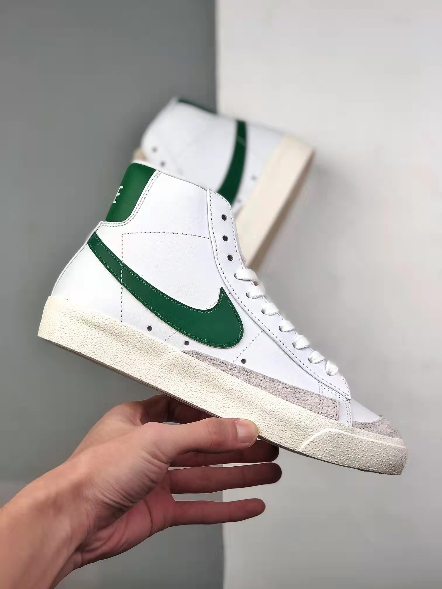 Nike Blazer Mid '77 Vintage 'White Pine Green' BQ6806-115 - Classic Sneaker with Retro Vibes
