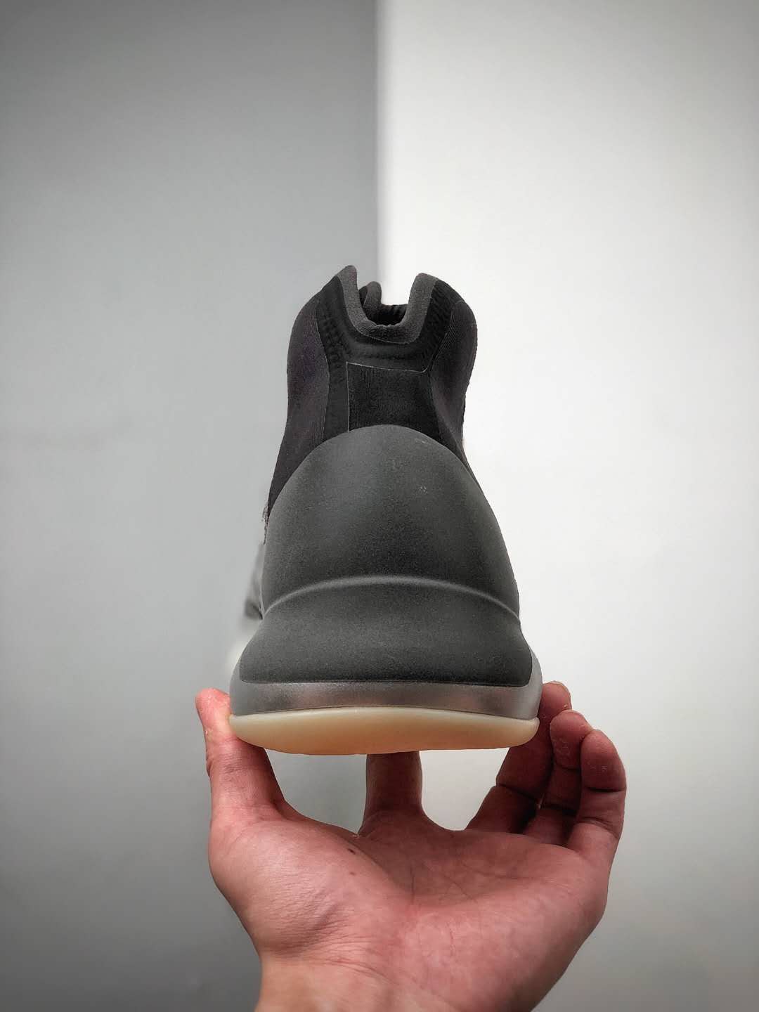 Adidas Yeezy Quantum Q46473: Stylish and Comfortable Sneakers