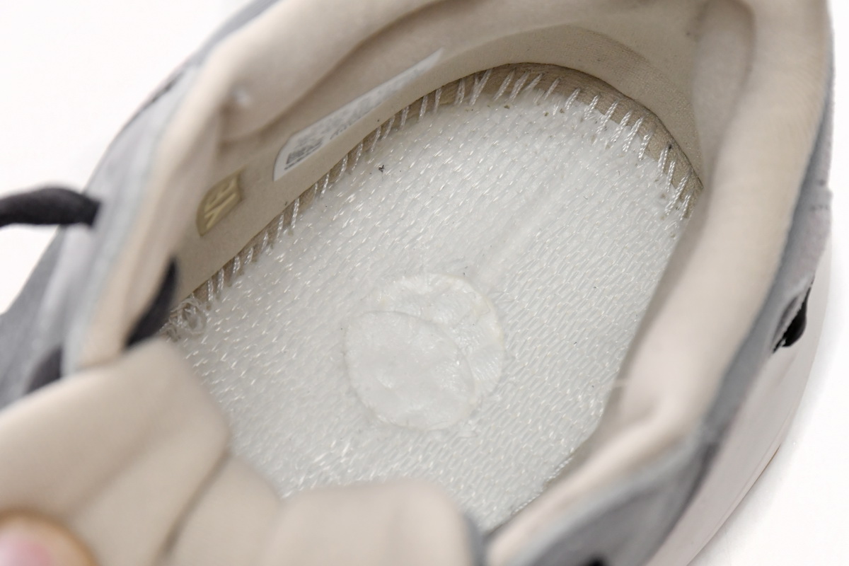 Adidas Yeezy Boost 700 'Magnet' FV9922 - Stylish Design and Unmatched Comfort at Its Best Adidas Yeezy Boost 700 'Magnet' FV9922 - Stylish Design and Unmatched Comfort at Its Best