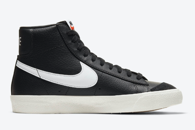 Nike Blazer Mid '77 Vintage Black/Sail BQ6806-002 - Classic Style & Timeless Appeal