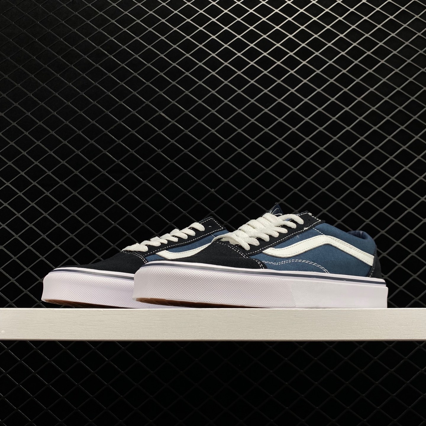 Vans Old Skool Navy - Classic Sneakers for Men - Limited Edition Vans Old Skool Navy - Classic Sneakers for Men - Limited Edition