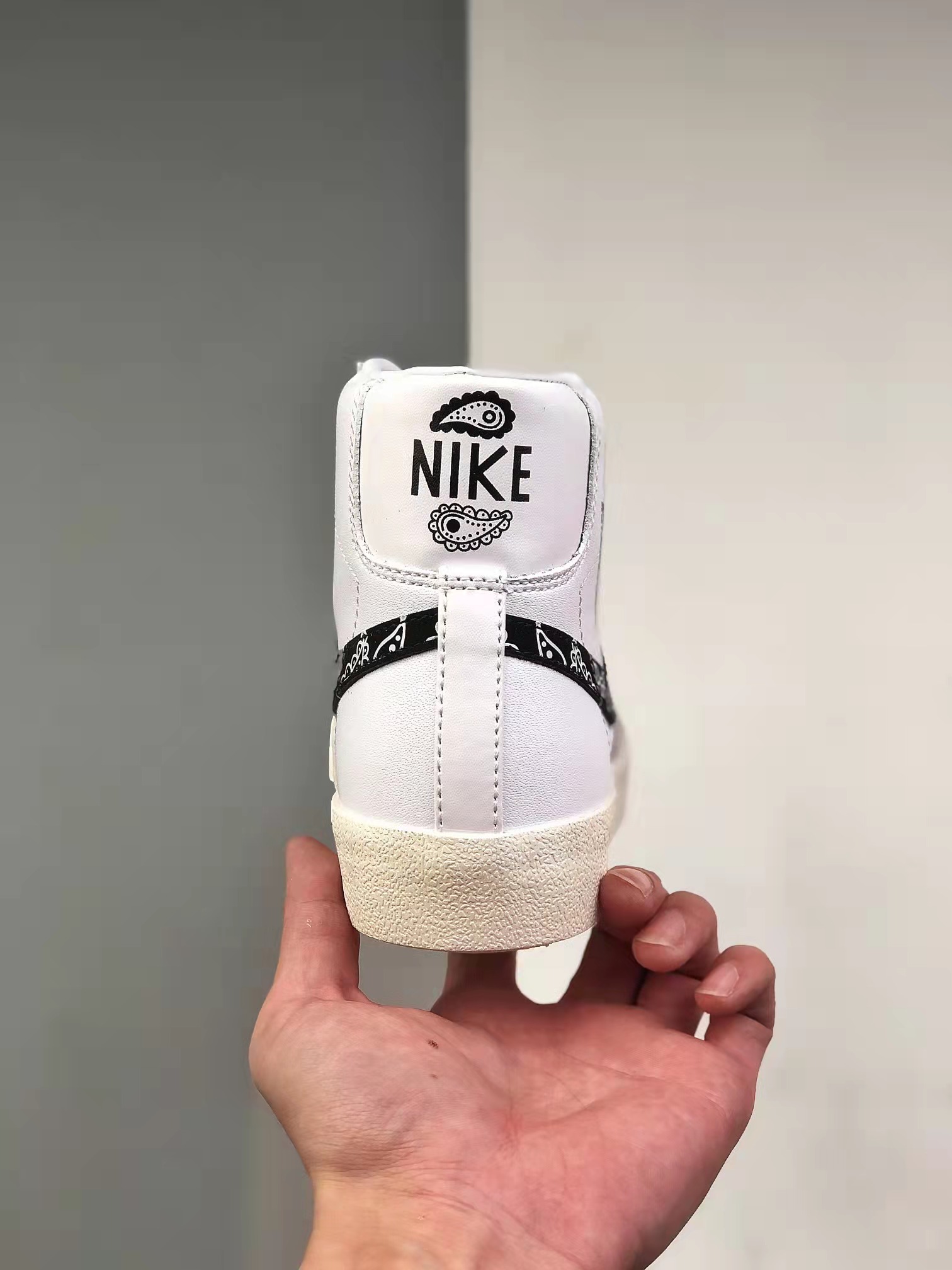 Nike Blazer Mid 77 Vintage 'White Black' CZ1055-100 - Classic retro sneakers for style and comfort.