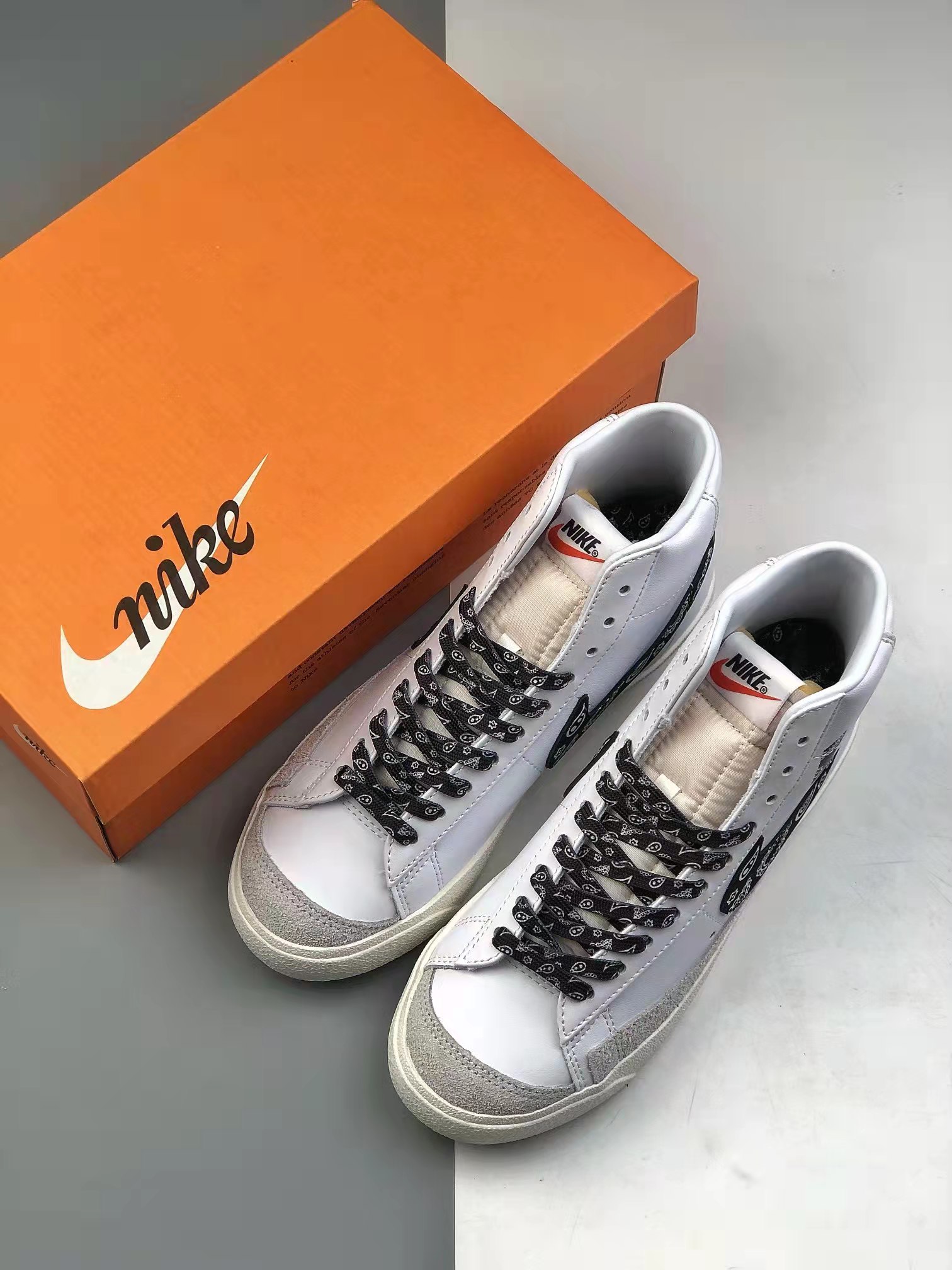 Nike Blazer Mid 77 Vintage 'White Black' CZ1055-100 - Classic retro sneakers for style and comfort.