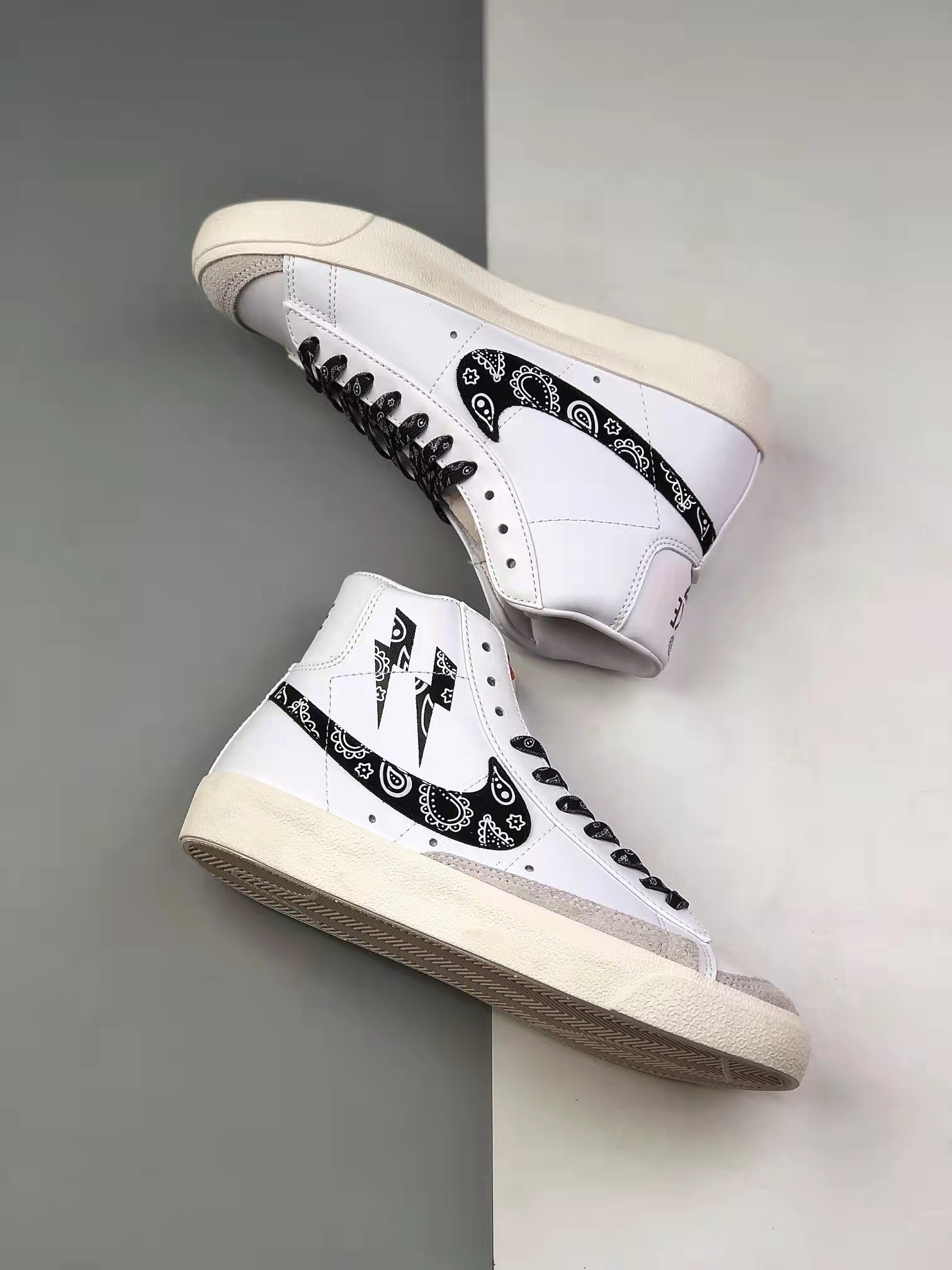 Nike Blazer Mid 77 Vintage 'White Black' CZ1055-100 - Classic retro sneakers for style and comfort.