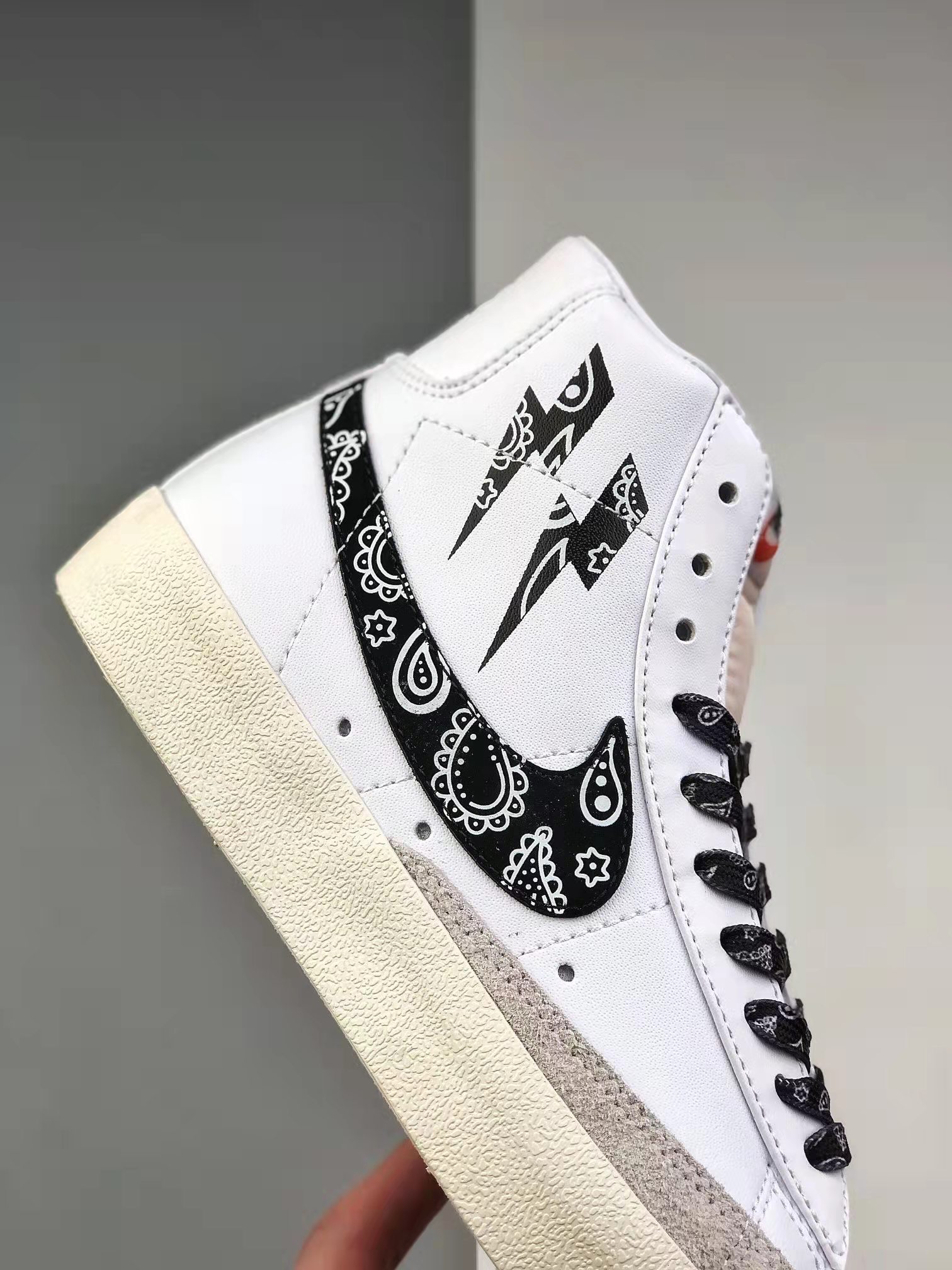 Nike Blazer Mid 77 Vintage 'White Black' CZ1055-100 - Classic retro sneakers for style and comfort.